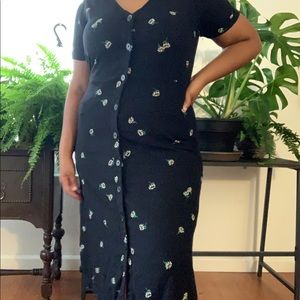 Daisy patterned black midi dress